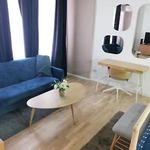  Apartment Leedo Cozy