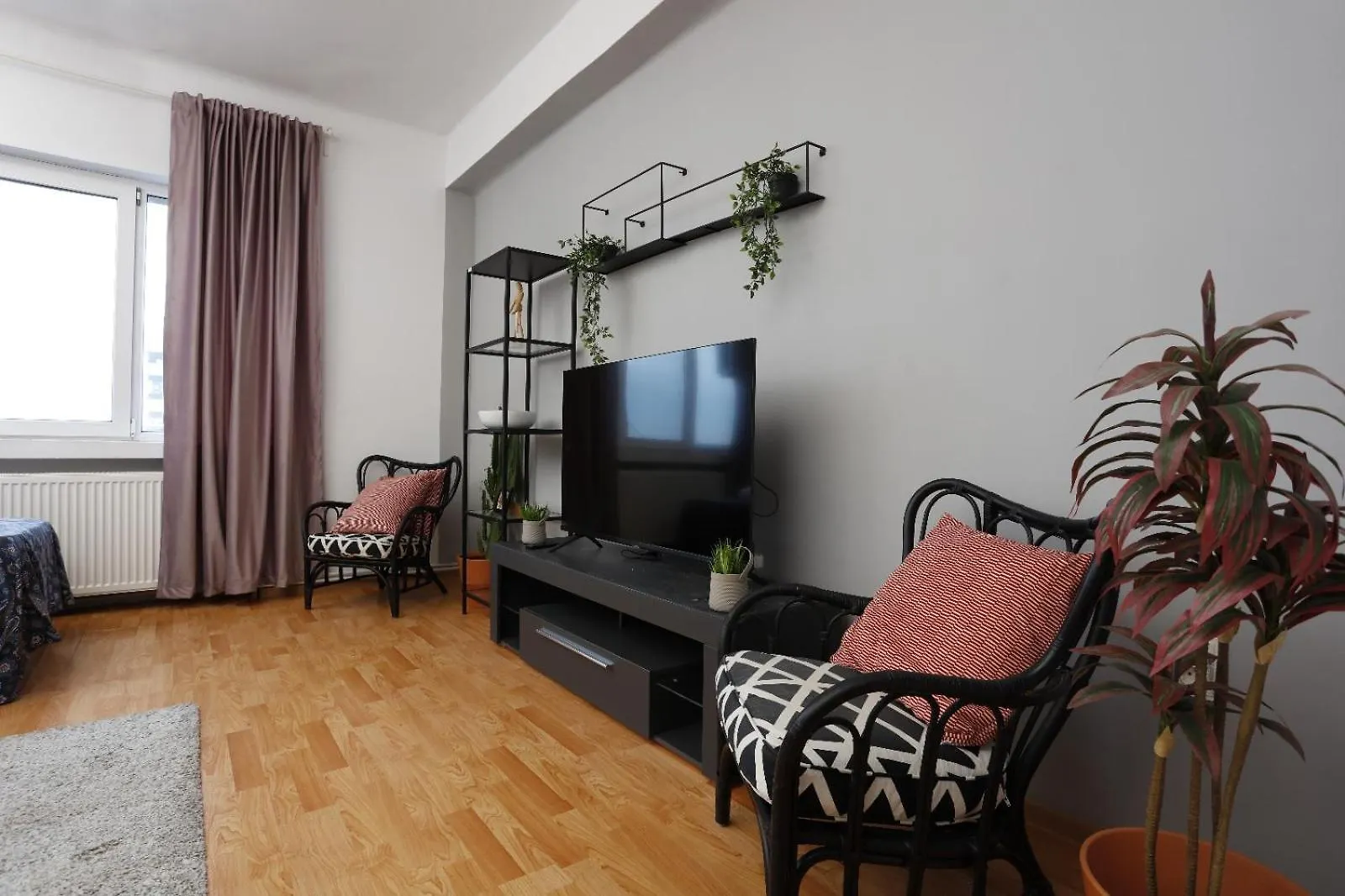 3 Bdrm Apartment In City Center Bucareste