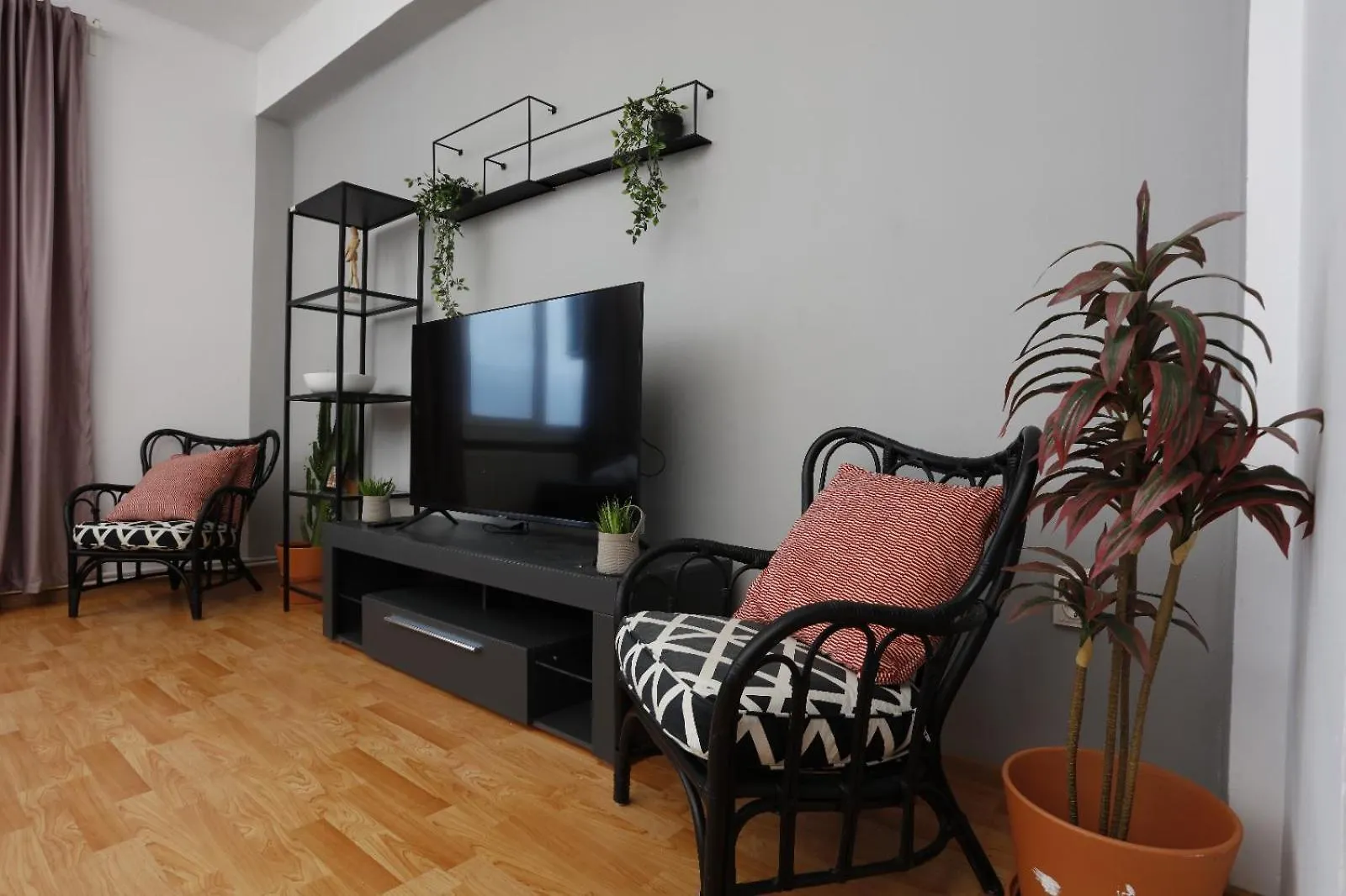 3 Bdrm Apartment In City Center Bucareste